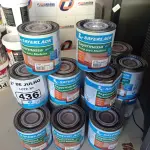 LOTE 436 - 01 LOTE COM VÁRIAS LATAS DE MASSA PARA MADEIRA SAYERLACK CORES DIVERSAS. (NO ESTADO, LEILÃO NÃO TEM GARANTIA E NEM DEVOLUÇÃO, SUJEITO A POSSÍVEIS AVARIAS VISÍVEIS/OCULTAS E/OU AUSÊNCIA DE COMPONENTES).