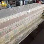 LOTE 323 - 01 LOTE COM VÁRIAS PEÇAS DE MOVEIS DESMONTADOS. (NO ESTADO, LEILÃO NÃO TEM GARANTIA E NEM DEVOLUÇÃO, SUJEITO A POSSÍVEIS AVARIAS VISÍVEIS/OCULTAS E/OU AUSÊNCIA DE COMPONENTES).