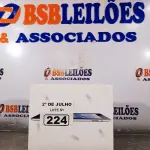 LOTE 224 - 01 TABLET SAMSUNG PARA RETIRADA DE PEÇAS. (NO ESTADO, LEILÃO NÃO TEM GARANTIA E NEM DEVOLUÇÃO, SUJEITO A POSSÍVEIS AVARIAS VISÍVEIS/OCULTAS E/OU AUSÊNCIA DE COMPONENTES).
