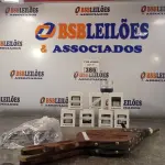 LOTE 386 - 01 FOLE, 08 CAIXINHAS DE SOM BLUETOOTH, 01 RELÓGIO E VÁRIOS ÓCULOS. (NO ESTADO, LEILÃO NÃO TEM GARANTIA E NEM DEVOLUÇÃO, SUJEITO A POSSÍVEIS AVARIAS VISÍVEIS/OCULTAS E/OU AUSÊNCIA DE COMPONENTES).