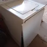 LOTE 390 - 01 MÁQUINA DE LAVAR ROUPAS PARA RETIRADA DE PEÇAS. (NO ESTADO, LEILÃO NÃO TEM GARANTIA E NEM DEVOLUÇÃO, SUJEITO A POSSÍVEIS AVARIAS VISÍVEIS/OCULTAS E/OU AUSÊNCIA DE COMPONENTES).