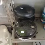 LOTE 477 - 02 MOTORES PARA REFRIGERAÇÃO. (NO ESTADO, LEILÃO NÃO TEM GARANTIA E NEM DEVOLUÇÃO, SUJEITO A POSSÍVEIS AVARIAS VISÍVEIS/OCULTAS E/OU AUSÊNCIA DE COMPONENTES).