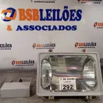 LOTE 292 - 01 LUMINÁRIA DE PÁTIO. (NO ESTADO, LEILÃO NÃO TEM GARANTIA E NEM DEVOLUÇÃO, SUJEITO A POSSÍVEIS AVARIAS VISÍVEIS/OCULTAS E/OU AUSÊNCIA DE COMPONENTES).