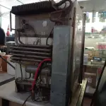 LOTE 242 - 01 FRIGOBAR. (NO ESTADO, LEILÃO NÃO TEM GARANTIA E NEM DEVOLUÇÃO, SUJEITO A POSSÍVEIS AVARIAS VISÍVEIS/OCULTAS E/OU AUSÊNCIA DE COMPONENTES).