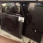 LOTE 487 - 02 TV’S MARCAS E MODELOS DIVERSOS PARA RETIRADA DE PEÇAS. (NO ESTADO, LEILÃO NÃO TEM GARANTIA E NEM DEVOLUÇÃO, SUJEITO A POSSÍVEIS AVARIAS VISÍVEIS/OCULTAS E/OU AUSÊNCIA DE COMPONENTES).