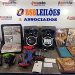 LOTE 011 - 01 LOTE COM VÁRIOS LIVROS, 01 PASTA COM GRANDE QUANTIDADE DE JOGOS PARA PS2, 01 CARRINHO DE CONTROLE REMOTO, 01 FONE DE OUVIDO E 02 CAIXAS DE SOM. (NO ESTADO, LEILÃO NÃO TEM GARANTIA E NEM DEVOLUÇÃO, SUJEITO A POSSÍVEIS AVARIAS VISÍVEIS/OCULTAS E/OU AUSÊNCIA DE COMPONENTES).