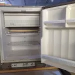 LOTE 242 - 01 FRIGOBAR. (NO ESTADO, LEILÃO NÃO TEM GARANTIA E NEM DEVOLUÇÃO, SUJEITO A POSSÍVEIS AVARIAS VISÍVEIS/OCULTAS E/OU AUSÊNCIA DE COMPONENTES).