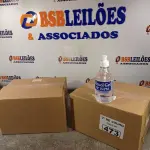LOTE 473 - 02 CAIXAS COM BISNAGAS DE ÁLCOOL EM GEL 70% COM HIDRATANTE 440G COM 12 UNIDADES CADA. (NO ESTADO, LEILÃO NÃO TEM GARANTIA E NEM DEVOLUÇÃO, SUJEITO A POSSÍVEIS AVARIAS VISÍVEIS/OCULTAS E/OU AUSÊNCIA DE COMPONENTES).