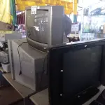 LOTE 413 - 03 TV’S DE TUBO MARCAS E MODELOS DIVERSOS PARA RETIRADA DE PEÇAS. (NO ESTADO, LEILÃO NÃO TEM GARANTIA E NEM DEVOLUÇÃO, SUJEITO A POSSÍVEIS AVARIAS VISÍVEIS/OCULTAS E/OU AUSÊNCIA DE COMPONENTES).
