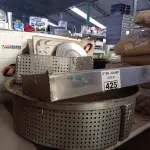 LOTE 425 - 01 CUBA 04 ESCORREDORES E VÁRIAS TAMPAS. (NO ESTADO, LEILÃO NÃO TEM GARANTIA E NEM DEVOLUÇÃO, SUJEITO A POSSÍVEIS AVARIAS VISÍVEIS/OCULTAS E/OU AUSÊNCIA DE COMPONENTES).
