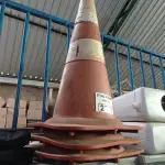 LOTE 279 - 03 CONES DE SINALIZAÇÃO. (NO ESTADO, LEILÃO NÃO TEM GARANTIA E NEM DEVOLUÇÃO, SUJEITO A POSSÍVEIS AVARIAS VISÍVEIS/OCULTAS E/OU AUSÊNCIA DE COMPONENTES).