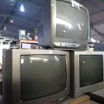 LOTE 328 - 03 TV’S DE TUBO MARCAS E MODELOS DIVERSOS. (NO ESTADO, LEILÃO NÃO TEM GARANTIA E NEM DEVOLUÇÃO, SUJEITO A POSSÍVEIS AVARIAS VISÍVEIS/OCULTAS E/OU AUSÊNCIA DE COMPONENTES).