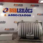 LOTE 292 - 01 LUMINÁRIA DE PÁTIO. (NO ESTADO, LEILÃO NÃO TEM GARANTIA E NEM DEVOLUÇÃO, SUJEITO A POSSÍVEIS AVARIAS VISÍVEIS/OCULTAS E/OU AUSÊNCIA DE COMPONENTES).
