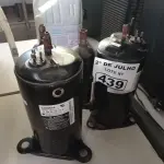 LOTE 439 - 02 MOTORES PARA AR CONDICIONADO. (NO ESTADO, LEILÃO NÃO TEM GARANTIA E NEM DEVOLUÇÃO, SUJEITO A POSSÍVEIS AVARIAS VISÍVEIS/OCULTAS E/OU AUSÊNCIA DE COMPONENTES).