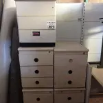 LOTE 461 - 05 GAVETEIROS COM 03 GAVETAS. (NO ESTADO, LEILÃO NÃO TEM GARANTIA E NEM DEVOLUÇÃO, SUJEITO A POSSÍVEIS AVARIAS VISÍVEIS/OCULTAS E/OU AUSÊNCIA DE COMPONENTES).