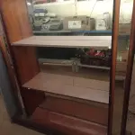 LOTE 455 - 01 ESTANTE ESPELHADA. (NO ESTADO, LEILÃO NÃO TEM GARANTIA E NEM DEVOLUÇÃO, SUJEITO A POSSÍVEIS AVARIAS VISÍVEIS/OCULTAS E/OU AUSÊNCIA DE COMPONENTES).