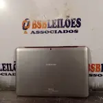 LOTE 221 - 01 TABLET SAMSUNG PARA RETIRADA DE PEÇAS. (NO ESTADO, LEILÃO NÃO TEM GARANTIA E NEM DEVOLUÇÃO, SUJEITO A POSSÍVEIS AVARIAS VISÍVEIS/OCULTAS E/OU AUSÊNCIA DE COMPONENTES).
