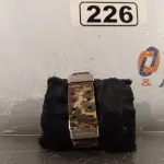 LOTE 226 - 01 RELÓGIO DE PULSO ANALÓGICO. (NO ESTADO, LEILÃO NÃO TEM GARANTIA E NEM DEVOLUÇÃO, SUJEITO A POSSÍVEIS AVARIAS VISÍVEIS/OCULTAS E/OU AUSÊNCIA DE COMPONENTES).