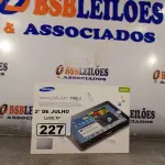 LOTE 227 - 01 TABLET SAMSUNG PARA RETIRADA DE PEÇAS. (NO ESTADO, LEILÃO NÃO TEM GARANTIA E NEM DEVOLUÇÃO, SUJEITO A POSSÍVEIS AVARIAS VISÍVEIS/OCULTAS E/OU AUSÊNCIA DE COMPONENTES).
