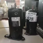 LOTE 439 - 02 MOTORES PARA AR CONDICIONADO. (NO ESTADO, LEILÃO NÃO TEM GARANTIA E NEM DEVOLUÇÃO, SUJEITO A POSSÍVEIS AVARIAS VISÍVEIS/OCULTAS E/OU AUSÊNCIA DE COMPONENTES).