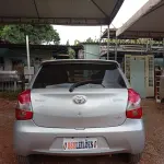 LOTE 487 - 01 TOYOTA ETIOS HB X NA COR PRATA; ALCOOL/GASOLINA; ANO 2014. (NO ESTADO, LEILÃO NÃO TEM GARANTIA E NEM DEVOLUÇÃO, SUJEITO A POSSÍVEIS AVARIAS VISÍVEIS/OCULTAS E/OU AUSÊNCIA DE COMPONENTES).