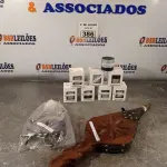 LOTE 386 - 01 FOLE, 08 CAIXINHAS DE SOM BLUETOOTH, 01 RELÓGIO E VÁRIOS ÓCULOS. (NO ESTADO, LEILÃO NÃO TEM GARANTIA E NEM DEVOLUÇÃO, SUJEITO A POSSÍVEIS AVARIAS VISÍVEIS/OCULTAS E/OU AUSÊNCIA DE COMPONENTES).