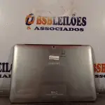 LOTE 228 - 01 TABLET SAMSUNG PARA RETIRADA DE PEÇAS. (NO ESTADO, LEILÃO NÃO TEM GARANTIA E NEM DEVOLUÇÃO, SUJEITO A POSSÍVEIS AVARIAS VISÍVEIS/OCULTAS E/OU AUSÊNCIA DE COMPONENTES).