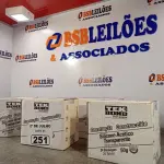 LOTE 251 - 01 LOTE COM VÁRIAS BISNAGAS DE SILICONE ACÉTICO. (NO ESTADO, LEILÃO NÃO TEM GARANTIA E NEM DEVOLUÇÃO, SUJEITO A POSSÍVEIS AVARIAS VISÍVEIS/OCULTAS E/OU AUSÊNCIA DE COMPONENTES).