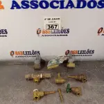 LOTE 367 - 01 LOTE COM VÁRIOS REGISTROS EM METAL. (NO ESTADO, LEILÃO NÃO TEM GARANTIA E NEM DEVOLUÇÃO, SUJEITO A POSSÍVEIS AVARIAS VISÍVEIS/OCULTAS E/OU AUSÊNCIA DE COMPONENTES).