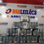 LOTE 284 - 01 LOTE COM GRANDE QUANTIDADE DE BISNAGAS COLORANTE SUVINIL.  (NO ESTADO, LEILÃO NÃO TEM GARANTIA E NEM DEVOLUÇÃO, SUJEITO A POSSÍVEIS AVARIAS VISÍVEIS/OCULTAS E/OU AUSÊNCIA DE COMPONENTES).