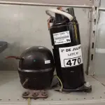 LOTE 470 - 02 MOTORES PARA REFRIGERAÇÃO SENDO 01 PARA AR CONDICIONADO. (NO ESTADO, LEILÃO NÃO TEM GARANTIA E NEM DEVOLUÇÃO, SUJEITO A POSSÍVEIS AVARIAS VISÍVEIS/OCULTAS E/OU AUSÊNCIA DE COMPONENTES).