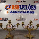 LOTE 340 - 01 CANDELABRO EM METAL. (NO ESTADO, LEILÃO NÃO TEM GARANTIA E NEM DEVOLUÇÃO, SUJEITO A POSSÍVEIS AVARIAS VISÍVEIS/OCULTAS E/OU AUSÊNCIA DE COMPONENTES).