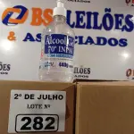 LOTE 282 - 02 CAIXAS COM BISNAGAS DE ÁLCOOL EM GEL 70% COM HIDRATANTE 440G COM 12 UNIDADES CADA. (NO ESTADO, LEILÃO NÃO TEM GARANTIA E NEM DEVOLUÇÃO, SUJEITO A POSSÍVEIS AVARIAS VISÍVEIS/OCULTAS E/OU AUSÊNCIA DE COMPONENTES).
