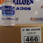 LOTE 466 - 02 CAIXAS COM BISNAGAS DE ÁLCOOL EM GEL 70% COM HIDRATANTE 440G COM 12 UNIDADES CADA. (NO ESTADO, LEILÃO NÃO TEM GARANTIA E NEM DEVOLUÇÃO, SUJEITO A POSSÍVEIS AVARIAS VISÍVEIS/OCULTAS E/OU AUSÊNCIA DE COMPONENTES).