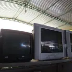 LOTE 481 - 03 TV’S DE TUBO MARCAS E MODELOS DIVERSOS. (NO ESTADO, LEILÃO NÃO TEM GARANTIA E NEM DEVOLUÇÃO, SUJEITO A POSSÍVEIS AVARIAS VISÍVEIS/OCULTAS E/OU AUSÊNCIA DE COMPONENTES).