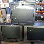 LOTE 328 - 03 TV’S DE TUBO MARCAS E MODELOS DIVERSOS. (NO ESTADO, LEILÃO NÃO TEM GARANTIA E NEM DEVOLUÇÃO, SUJEITO A POSSÍVEIS AVARIAS VISÍVEIS/OCULTAS E/OU AUSÊNCIA DE COMPONENTES).
