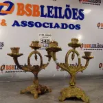 LOTE 340 - 01 CANDELABRO EM METAL. (NO ESTADO, LEILÃO NÃO TEM GARANTIA E NEM DEVOLUÇÃO, SUJEITO A POSSÍVEIS AVARIAS VISÍVEIS/OCULTAS E/OU AUSÊNCIA DE COMPONENTES).