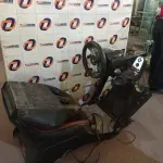 LOTE 240 - 01 CONSOLE PARA JOGOS DE CORRIDA. (NO ESTADO, LEILÃO NÃO TEM GARANTIA E NEM DEVOLUÇÃO, SUJEITO A POSSÍVEIS AVARIAS VISÍVEIS/OCULTAS E/OU AUSÊNCIA DE COMPONENTES).