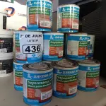 LOTE 436 - 01 LOTE COM VÁRIAS LATAS DE MASSA PARA MADEIRA SAYERLACK CORES DIVERSAS. (NO ESTADO, LEILÃO NÃO TEM GARANTIA E NEM DEVOLUÇÃO, SUJEITO A POSSÍVEIS AVARIAS VISÍVEIS/OCULTAS E/OU AUSÊNCIA DE COMPONENTES).