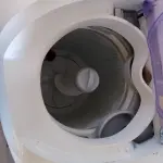 LOTE 141 - 01 MÁQUINA DE LAVAR ROUPAS MARCA ELECTROLUX CAPACIDADE 8KG 220V. (NO ESTADO, LEILÃO NÃO TEM GARANTIA E NEM DEVOLUÇÃO, SUJEITO A POSSÍVEIS AVARIAS VISÍVEIS/OCULTAS E/OU AUSÊNCIA DE COMPONENTES).