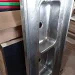 LOTE 240 - 01 PIA EM INOX CUBA DUPLA MEDINDO: 1,80M X 0,56CM. (NO ESTADO, LEILÃO NÃO TEM GARANTIA E NEM DEVOLUÇÃO, SUJEITO A POSSÍVEIS AVARIAS VISÍVEIS/OCULTAS E/OU AUSÊNCIA DE COMPONENTES).