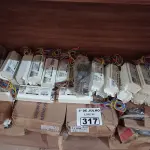 LOTE 317 - 01 LOTE COM VÁRIOS REATORES PARA LÂMPADAS FLUORESCENTES MARCAS E MODELOS DIVERSOS. (NO ESTADO, LEILÃO NÃO TEM GARANTIA E NEM DEVOLUÇÃO, SUJEITO A POSSÍVEIS AVARIAS VISÍVEIS/OCULTAS E/OU AUSÊNCIA DE COMPONENTES).