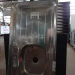 LOTE 220 - 01 PIA EM AÇO INOX CIMENTADA COM 01 CUBA MEDINDO 1,40M X 0,53CM. (NO ESTADO, LEILÃO NÃO TEM GARANTIA E NEM DEVOLUÇÃO, SUJEITO A POSSÍVEIS AVARIAS VISÍVEIS/OCULTAS E/OU AUSÊNCIA DE COMPONENTES).