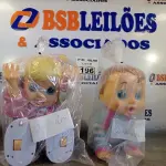 LOTE 196 - 02 BONECAS. (NO ESTADO, LEILÃO NÃO TEM GARANTIA E NEM DEVOLUÇÃO, SUJEITO A POSSÍVEIS AVARIAS VISÍVEIS/OCULTAS E/OU AUSÊNCIA DE COMPONENTES).