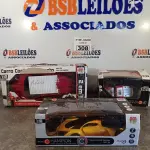LOTE 308 - 03 CARRINHOS DE CONTROLE REMOTO MARCAS E MODELOS DIVERSOS. (NO ESTADO, LEILÃO NÃO TEM GARANTIA E NEM DEVOLUÇÃO, SUJEITO A POSSÍVEIS AVARIAS VISÍVEIS/OCULTAS E/OU AUSÊNCIA DE COMPONENTES).