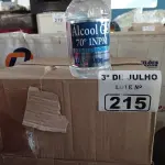 LOTE 215 - 02 CAIXAS COM ÁLCOOL EM GEL 70% 440G COM HIDRATANTE COM 12 UNIDADES CADA. (NO ESTADO, LEILÃO NÃO TEM GARANTIA E NEM DEVOLUÇÃO, SUJEITO A POSSÍVEIS AVARIAS VISÍVEIS/OCULTAS E/OU AUSÊNCIA DE COMPONENTES).