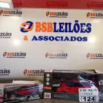 LOTE 124 - 02 CARRINHOS DE CONTROLE REMOTO. (NO ESTADO, LEILÃO NÃO TEM GARANTIA E NEM DEVOLUÇÃO, SUJEITO A POSSÍVEIS AVARIAS VISÍVEIS/OCULTAS E/OU AUSÊNCIA DE COMPONENTES).