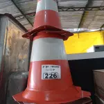 LOTE 226 - 12 CONES DE SINALIZAÇÃO MARCAS E MODELOS DIVERSOS. (NO ESTADO, LEILÃO NÃO TEM GARANTIA E NEM DEVOLUÇÃO, SUJEITO A POSSÍVEIS AVARIAS VISÍVEIS/OCULTAS E/OU AUSÊNCIA DE COMPONENTES).