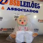 LOTE 285 - 01 BONECA. (NO ESTADO, LEILÃO NÃO TEM GARANTIA E NEM DEVOLUÇÃO, SUJEITO A POSSÍVEIS AVARIAS VISÍVEIS/OCULTAS E/OU AUSÊNCIA DE COMPONENTES).