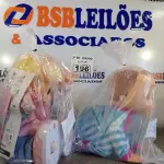 LOTE 196 - 02 BONECAS. (NO ESTADO, LEILÃO NÃO TEM GARANTIA E NEM DEVOLUÇÃO, SUJEITO A POSSÍVEIS AVARIAS VISÍVEIS/OCULTAS E/OU AUSÊNCIA DE COMPONENTES).
